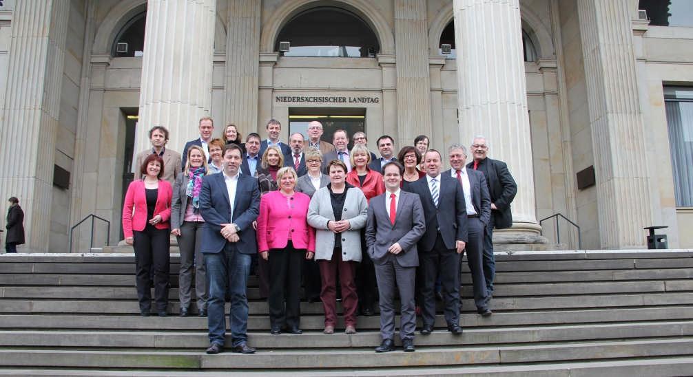 Gespräche mit der SPD->ĂŶĚƚĂŐƐĨƌĂŬƟŽŶ in Hannover Ein Treffen der niedersächsischen Landesgruppe im Bundestag mit der SPD->ĂŶĚƚĂŐƐĨƌĂŬƟŽŶŝŶ, ĂŶŶŽǀ Ğƌ haben Wiard Siebels und ich genutzt, mit