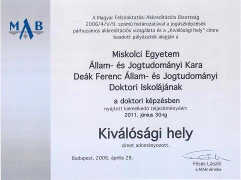 A Karon jelenleg mintegy 65 egyetemi oktató, kutató dolgozik, akik közül többen a gyakorlati életben is tevékenykednek alkotmánybíróként, bíróként, ügyészként, ügyvédként vagy a közigazgatás