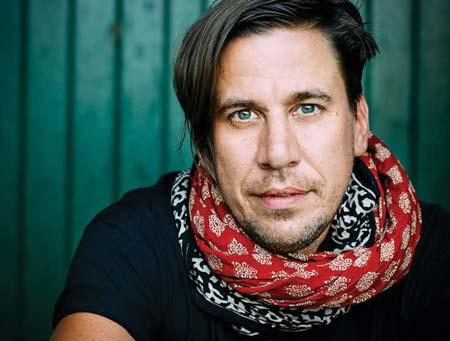 00 Jegyár: 5500-9000 Ft alternative, rock Oliver Koletzki (GER) Nappal a Lupán, éjjel pedig az Akváriumban csobbanhatunk az elektronikában.