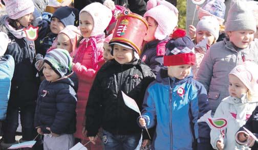 A Komáromi Magyar Gimnázium Öregdiákjainak és Tanárainak Baráti Köre, a Csemadok Komáromi Városi Alapszervezetével és a Komáromi Városi Művelődési Központtal együtt a művelődési központban tartotta a