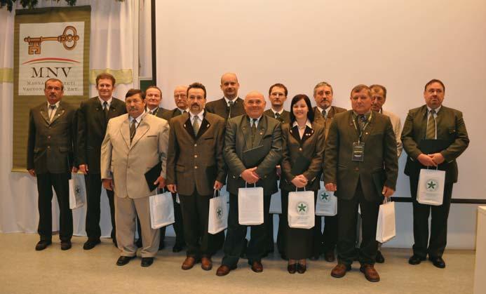 Elismerõ Oklevelet kapott Dr.