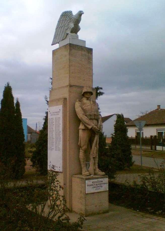 Demecserben van világháborús emlékmű is. Az első.