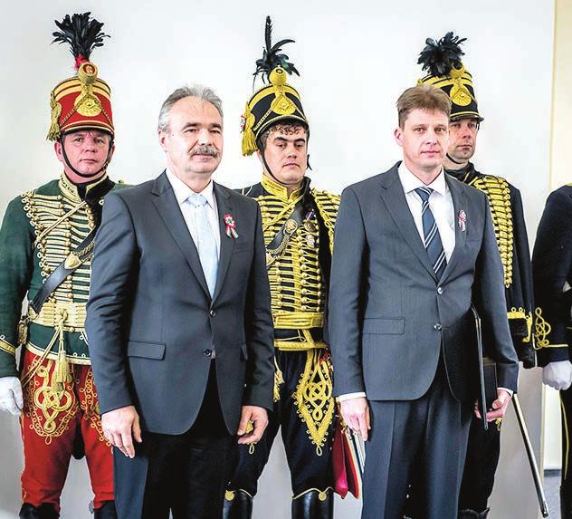 9 borjaikat vagy akár a felhizlalt bikákat. Arra panaszkodnak a gazdák, hogy a kereskedők az egyszínű marhákat keresik, a magyartarkát nagyon nehezen viszik el.