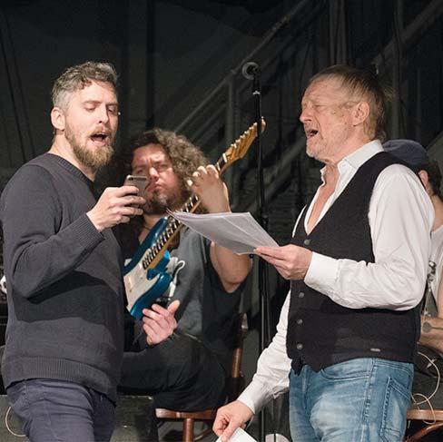 Az irritált létezésben minden perc elviselhetetlennek, minden alak menthetetlennek tűnik, amíg be nem lép egy vándor: Luka bottal és batyuval.