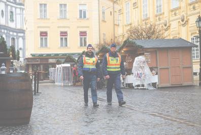 székesfehérvári hírek Papp Klaudia Az adventi időszakban az erős gyalogos- és gépjárműforgalom miatt számolni kell az esetleges veszélyhelyzetekkel is.