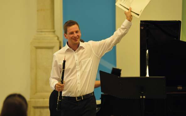 CRESCENDO MŰVÉSZTANÁRI KONCERT CRESCENDO FACULTY CONCERT Július 27. szombat, 20:00 Zsinagóga Saturday, 27 July, 8 p.m. Synagogue HU A CSI tanári kara mintegy 50 főből áll, tagjai a világ számos országából érkeznek Tokajba.