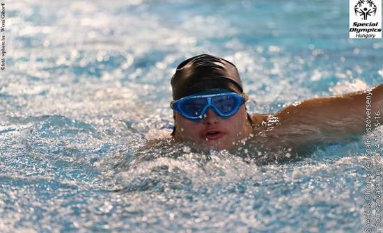 Indító szöveg: A rendszeres sportolás elengedhetetlen az ember fizikai, pszichikai fejlődéséhez. A mozgás az ember alapvető igénye és szükséglete.