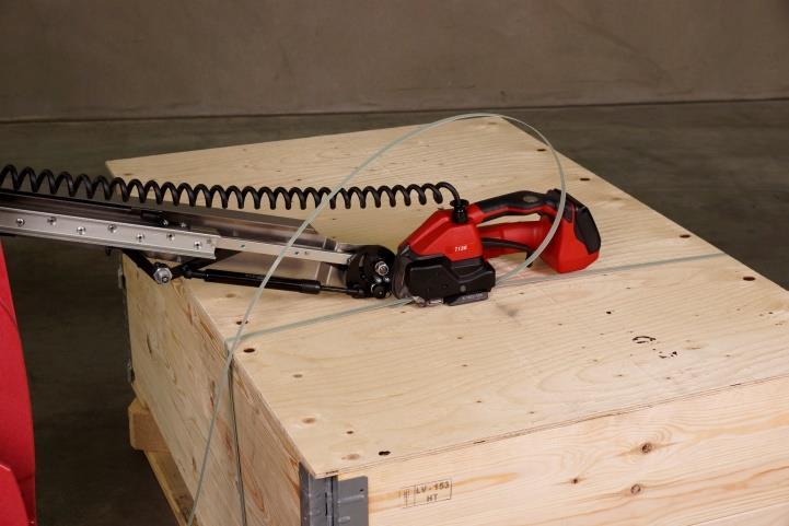 Ha a készülék fel van szerelve az opcionális Triplex Tool Lift-el: Húzza