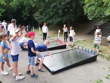 20 SZÜNIDŐ 2019. 14. szám Sokszínű programok a Laborc utcai napközis táborban Igazán mozgalmas volt az elmúlt pár hét az Óbuda-Békásmegyer Önkormányzatának fenntartásában működő napközis táborban.