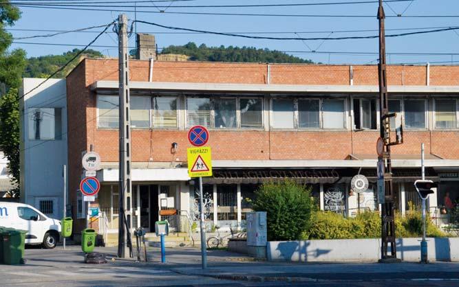 A kivitelezés alatt a rendelői szint gépészetileg és belsőépítészetileg is megújul.