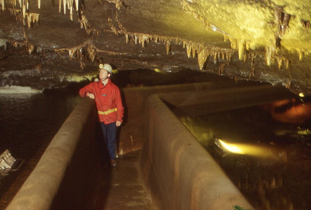 Az Észak-írországi Marble Arch barlang (a 665 m magasságú Cuilcagh-hegységben) és környezete a 1990-es évek végén az Európai Unió segítségével örökségvédelem alá került, ma már Geopark.