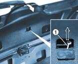 100 - A gépjármű nyitása és zárása A világítást a csomagtérajtó vagy a csomagtérablak nyitása vezérli.