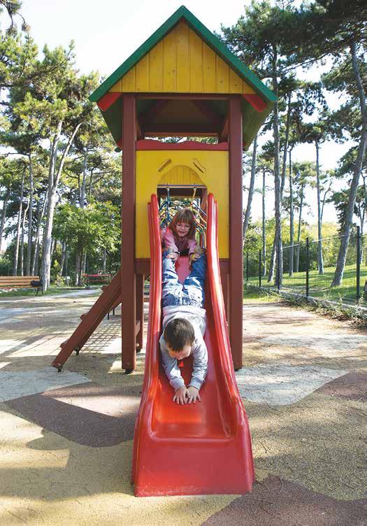 2014 óta huszonegy játszótér és játszókert újult meg részben vagy teljesen, két új játszótér épült, egy új és egy megújuló játszótér és park előkészítő munkálatai jelenleg is zajlanak, melyekről