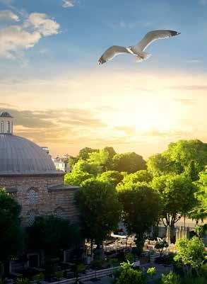 Ezt követően ebéd egy helyi étteremben. Délután látogatás a fényűző Dolmabahce Palotában, mely 1856-1923 között az Oszmán Birodalom adminisztratív központja volt.