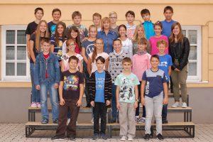 Osztályfőnök: Kovács-Zelei Csilla Védőszent: Árpádházi Szent Erzsébet Osztálynévsor: Ács Gergő, Barta Laura, Barta Lili Anna, Bartók Zsolt,