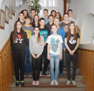 8.b osztály Osztályfőnök: Bak Mária Védőszent: Szent László Osztálynévsor: Beraxa Olivér, Botos Bernadett, Farkas Bence, Farkas Huba, Gáspár Emese, Homonyik Eliza, Horváth Fanni, Juhász Mónika Dóra,