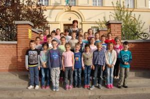 2.b osztály Osztályfőnök: Tóthné Csirmaz Márta Védőszent: Szent Klára Osztálynévsor: Bacsi Róbert, Berta Lilla, Csákány Ernő Levente, Csató