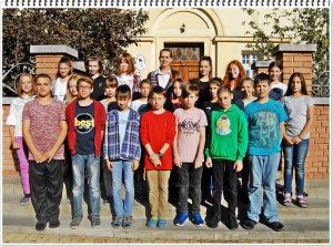 Osztálynévsor: Aranyosi Léna, Barzsó Zalán, Bencsik Karina, Benke Leila Anna, Bodnár Linda, Csörgő Csilla Lilla, Dienes János, Eged Zsófia, Farkas Barbara, Farkas Máté, Fazekas Csilla, Firkola