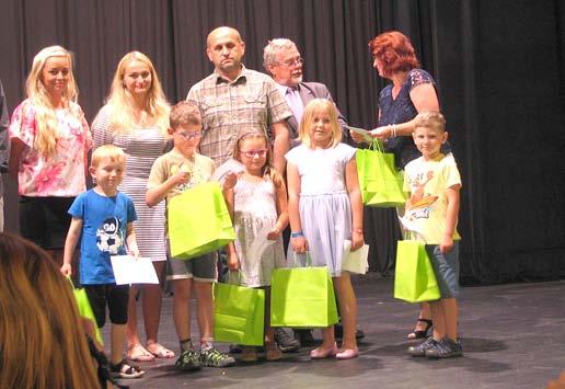 ročník XXII. (XXIX.) číslo 7 strana 6 ný výchovný program dětí ze Základní umělecké školy Opočno v Kodymově národním domě, ale i jejich vystoupení u nás, v mateřince. Také moc děkujeme.