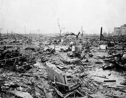 218 gált. Harry S. Truman elnök ezután rendelte el az atomtámadást. Bár Hirosimában jelentős, 3500 fős helyőrség állomásozott, az áldozatok túlnyomó többsége civil volt.