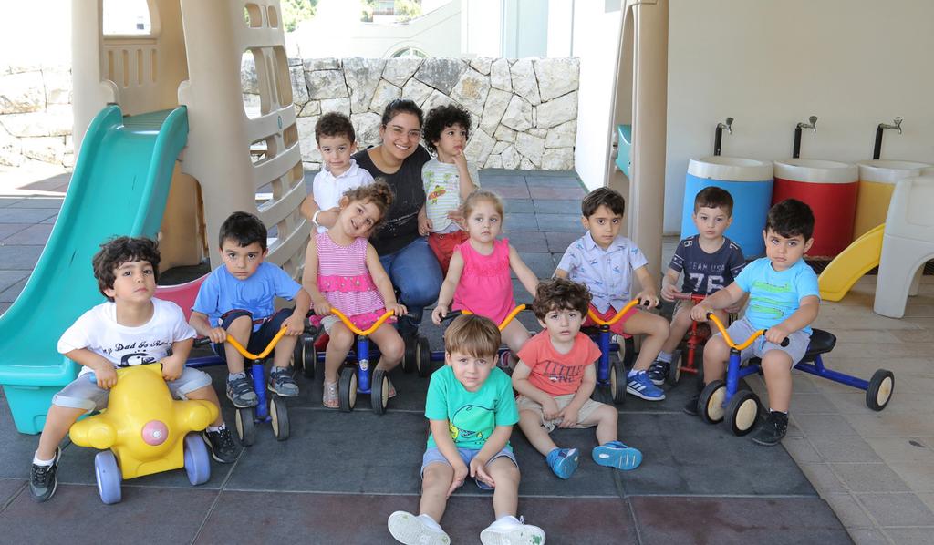 5 Avec Mlle Nour Sleiman Yohan El Chidiac, Elay Abdel Nour, Gabrielle Sahyoun, Ray Mrad, Joe