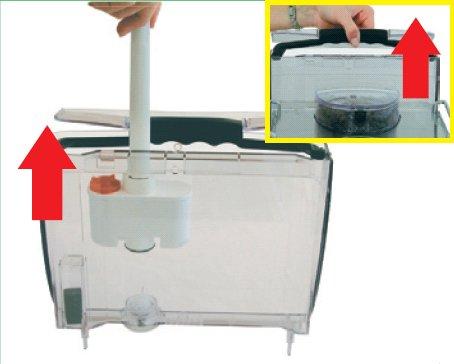 32 GŐZADAGOLÁS / CAPPUCCINO Figyelem! Soha ne használjon ecetet a vízkőtelenítéshez! Javasoljuk a által csomagoltatott vízkőoldó szer használatát.