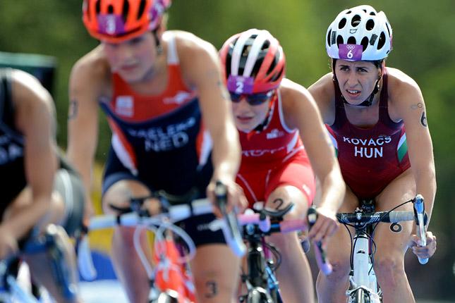 Triatlon. A hollandiai Weertben, az Európa-bajnokságon a férfiaknál legjobb magyarként Dévay Márk a 29.