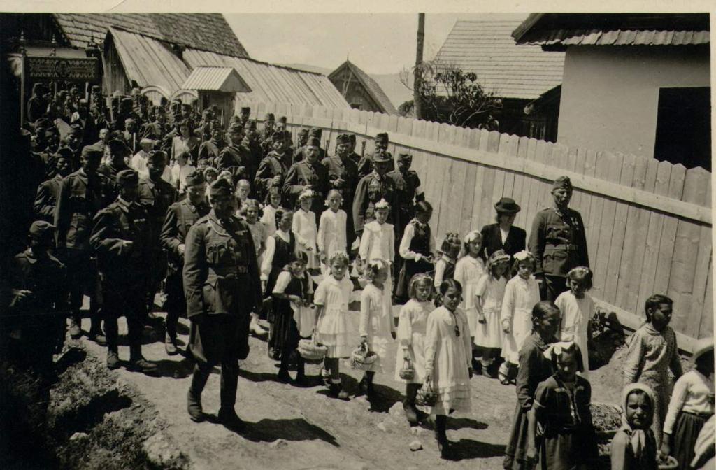 6 KOR kép Gyergyóremete, hazánk legszaporább faluja (1942) Parajdi Incze Lajos újságíró a kolozsvári Ellenzék napilap hasábjain 1942.