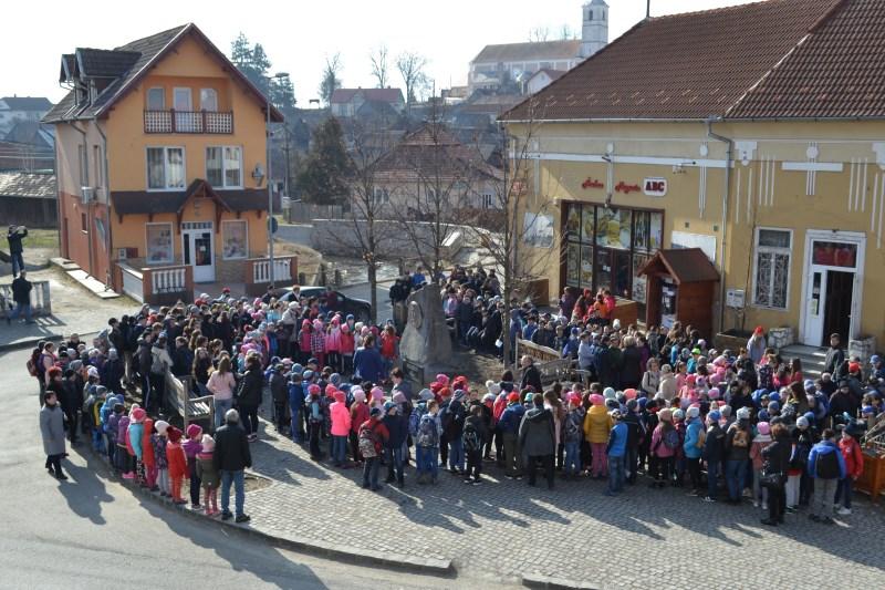 A nagy felkészülést igénylő és magas színvonalú vetélkedőn a tanulók anyanyelv, matematika, tudományok, állatvilág, ügyességi próbák és művészeti ismeretekben mérték össze tudásukat.