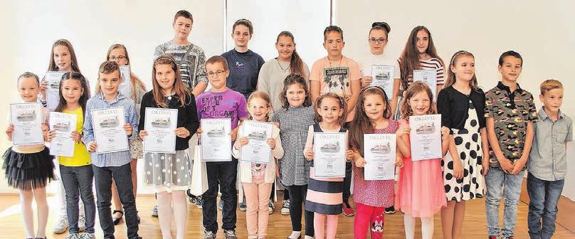 4 Köszönet a pedagógusoknak Hatodik alkalommal rendezték meg a városi ünnepséget Idén is megköszönte a város a helyben dolgozó pedagógusok munkáját.