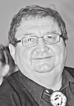 1987 és 90 között a bogyiszlói községi tanács VB titkáraként dolgozott, 1990-től pedig, mindössze 28 évesen, Bogyiszló polgármesterének választották.