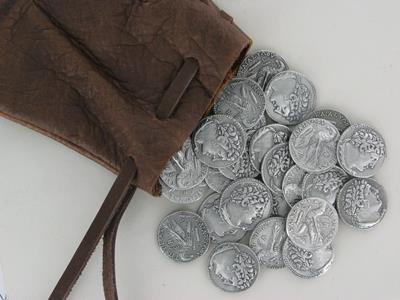 Ha mégis látnod kell, hogy itt-ott, az emberi hangyaboly külön-életében a rossz látszólag győz a jó felett: ne tévesszen meg ez a látszat. Káin sohasem győzte le Ábelt. Csak megölte.