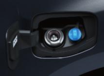 felszereltségek Auto Start-Stop indítórendszer Quickclear fűthető első szélvédő Manuális klímaberendezés Sebességtartó automatika Rádió Bluetooth -, USB- és