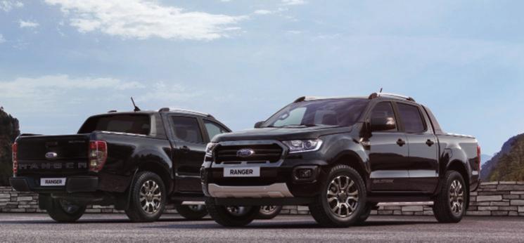 Wildtrak Főbb külső felszereltségek a Limited felszereltségén felül 18"-os könnyűfém keréktárcsák Műanyag, formázott oldalsó lépcsők titániumhatású betétekkel Szürke