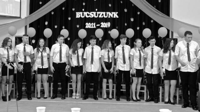 A fiatalok felszabadultan szerepeltek, jót mulatva a társaik bakijain. Az egyik csapat még táncos bemutatót is tartott. A színpadi műsorok után Zoltán atya mutatott be tábori misét.