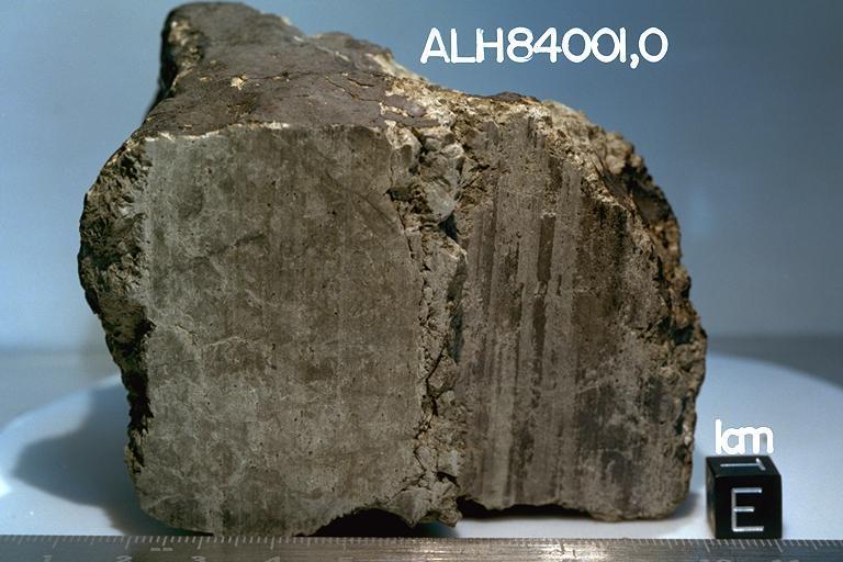 Marsi meteoritok Az ALH84001 meteorit (ortopiroxenite), a NASA által