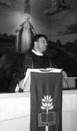 Va t i c a n o 2 Voce di Popolo E voi chi dite che io sia? Tu sei il Cristo, il Figlio di Dio Vivente. Così rispose Pietro. Ed io cosa dico? Tu sei l Amore che crea.