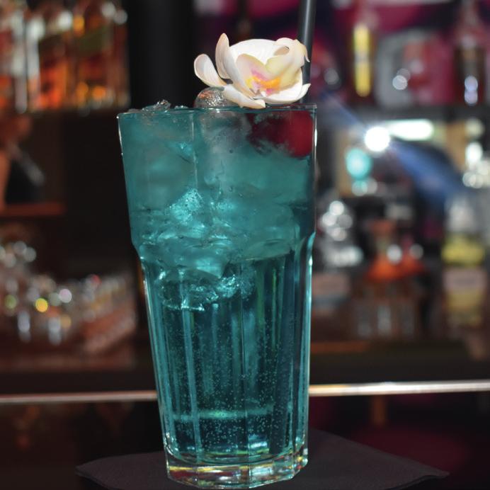 Sprite Főszerepben a vodka és blue curacao narancsos koktéllikőr.