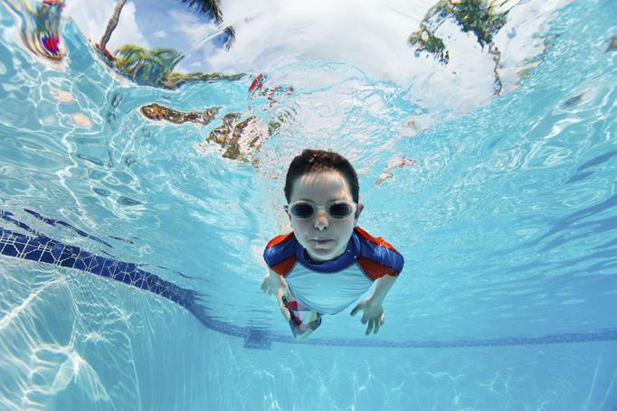 munkavégzés, - gyermekekhez való türelem. ELÔNY: 1-2 éves úszásoktatói munkatapasztalat.