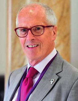 N Tartsuk fenn a nemzetközi együttműködést: a kémiának nincs nemzetisége Sir John Holman, a Royal Society of Chemistry elnöke a nemzetközi együttműködések Brexit utáni fenntartásának fontosságán