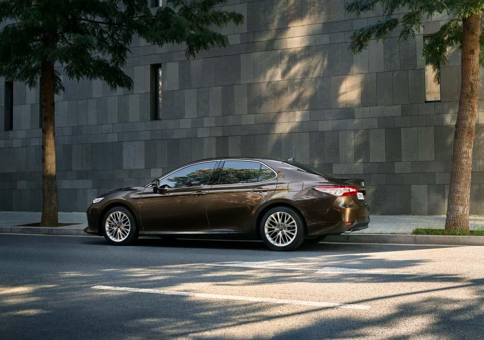 AZ ÚJ TOYOTA CAMRY. A LEGMODERNEBB HIBRID TECHNOLÓGIA www.toyota.hu Legjobb tudomásunk szerint a kiadványban szereplő adatok a nyomdába adás pillanatában megfelelnek a valóságnak.
