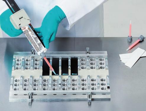 Ez kiválóan alkalmassá teszi ezeket a ragasztókat az olyan fémszerkezetekben történő használatra, amelyeket porfestés előtt kell ragasztani ez általános gyakorlat és döntő tényező a jármű- és