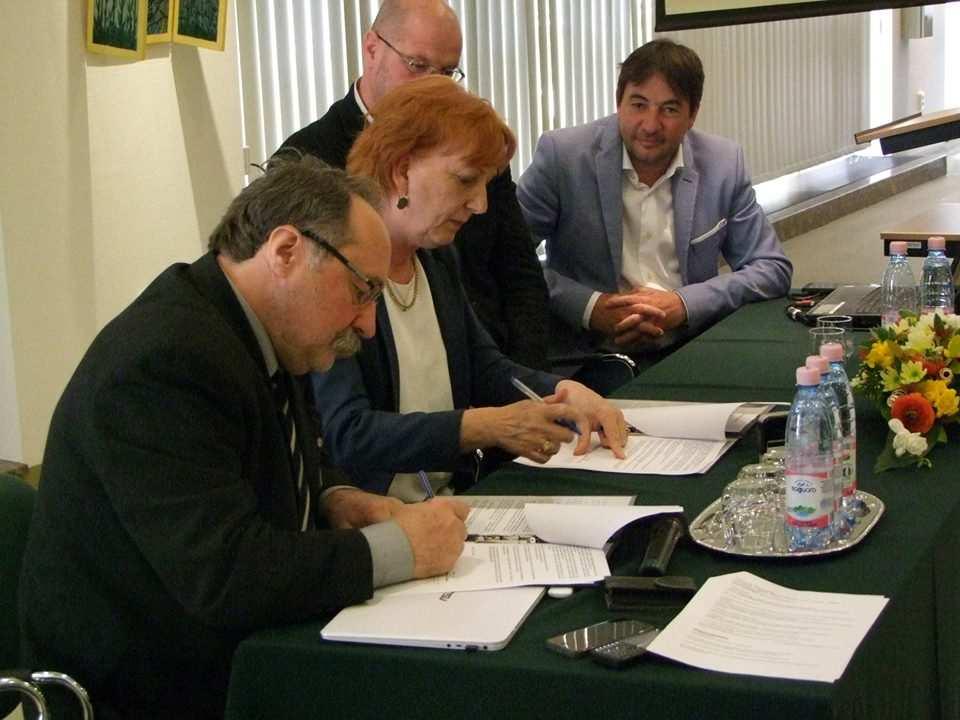EGYÜTTMŰKÖDÉS A KKOSZ-SZEL A Kulturális Központok Országos Szövetsége és a Magyar Teátrumi Társaság 2017.