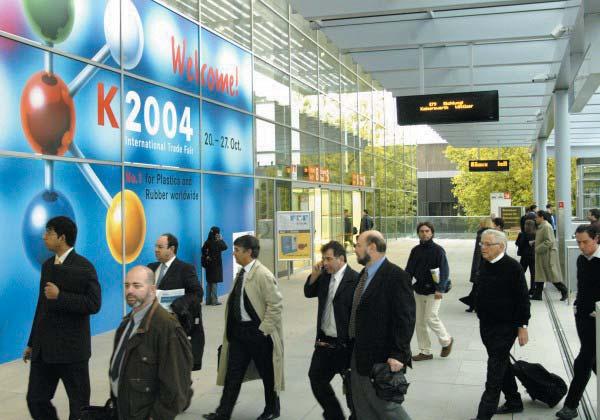 K 2004: jövõkép innováció üzlet II. * 1. Bevezetés Véget ért a mûanyagok világának ez évi Rajna-parti nagy seregszemléje. A K 2004 nyolc napja, október 20. és 27.