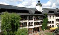 kávé, ta, csapolt sör, bor, nm érvénys a bárban, az à-la-cart éttrmbn és a diszkóban rndlt italokra) OTEL