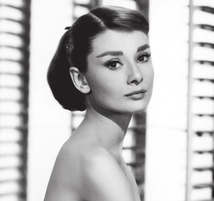 4 5 Amit még nem tudsz AUDREY HEPBURNRŐL Audrey Hepburn az egyik eghíresebb színésznő vot, aki 1954-ben a Római vakcióban nyújtott aakítsért Oscar-díjat kapott.