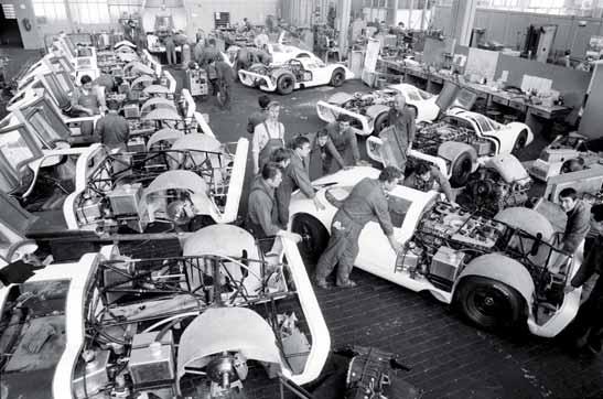 Porsche feiert 50 Jahre 917 im Museum mit 7.795 PS Eine der stärksten Ziffernkombinationen aus Stuttgart- Zuffenhausen erfreut sich in diesem Jahr seines 50-jährigen Jubiläums: der Porsche 917. Am 12.