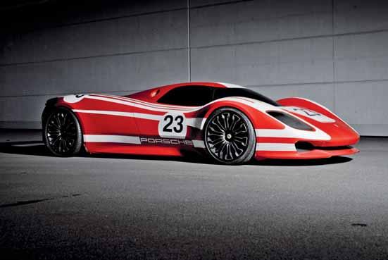 Das Porsche Museum hat den runden Geburtstag zum Anlass genommen, den allerersten 917 in den Ursprungszustand seiner Erstpräsentation vor 50 Jahren zurückzuführen.