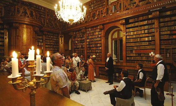 MÚZEUMOK, ÁLLANDÓ KIÁLLÍTÁSOK VARIÁCIÓK TÖBB TÉMÁRA Helikon Kastélymúzeum, Kastély u. 1. Tel.: +36/83/312-190 k Főúri enteriőr a 18-20. században; Helikon Könyvtár k Hintómúzeum 18-19.