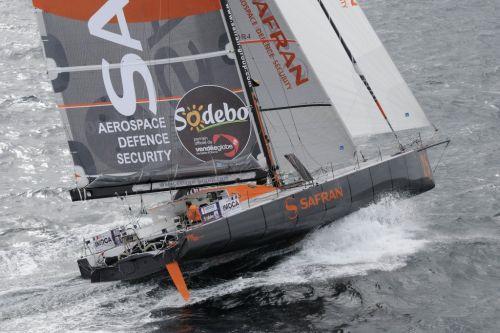 Safran IMOCA 60 keelelvesztése A jelenség először az anyag legnagyobb helyi feszültségénél kezdődik (rendszerint az elemi kristályok diszlokációinak elmozdulásaival) Kezdeti repedés okoz, aminek